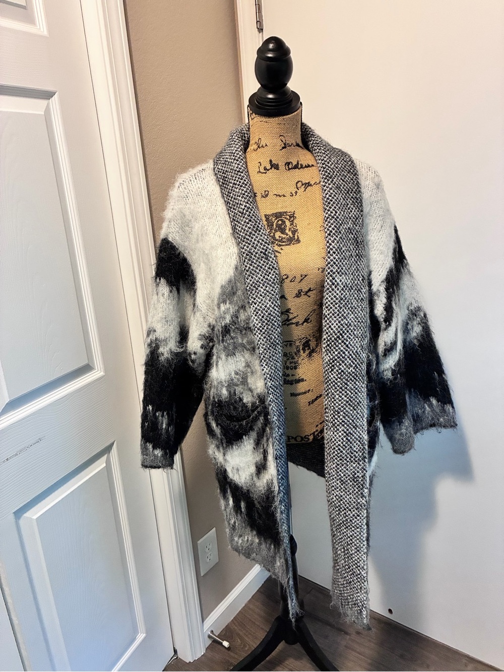 Zara Black and White Open-Front Marbled Cardigan